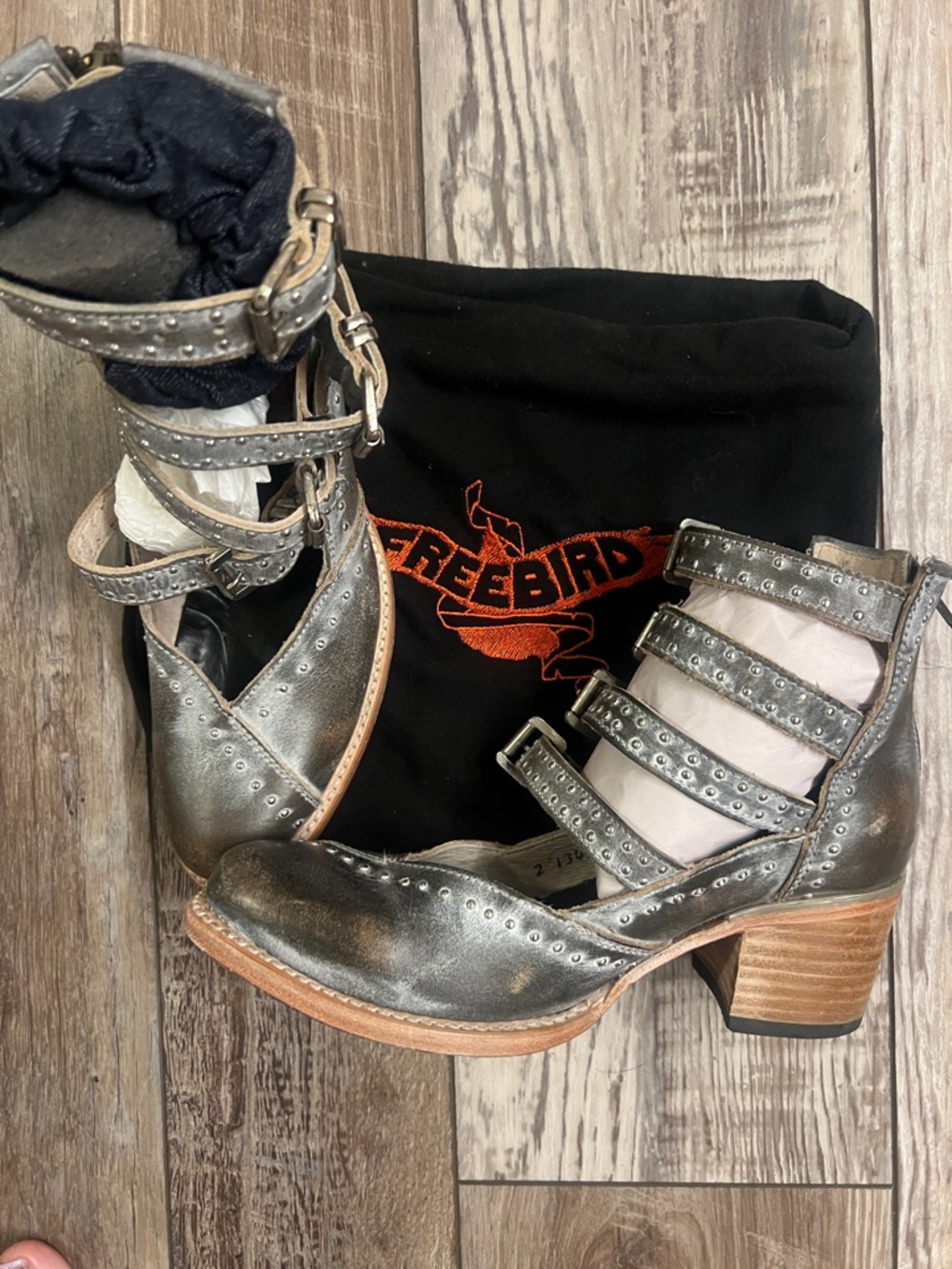 Freebird by Steven Felicity size 7 Women's Metallic Buckle Cutout Ankle Boot - Picture 4 of 7